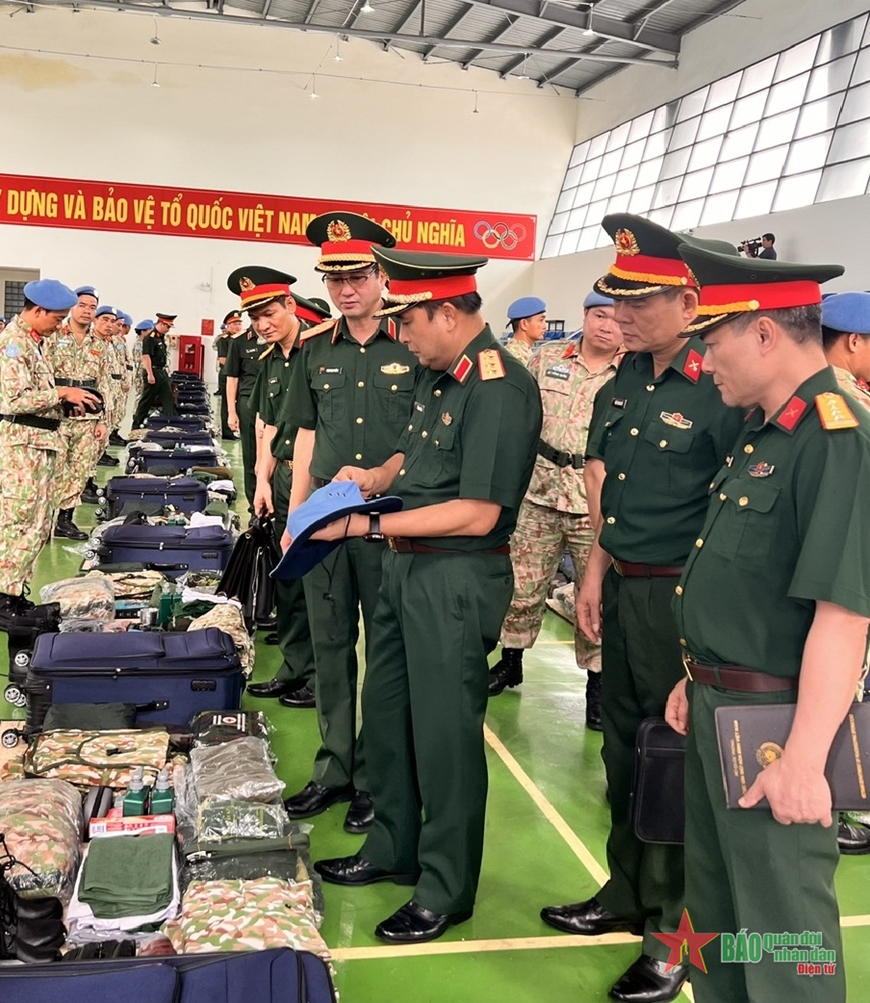 /UploadStore/admin/240916 TT Phung Si Tan kiem tra cong tac chuan bi truoc khi xuat quan/004.jpg